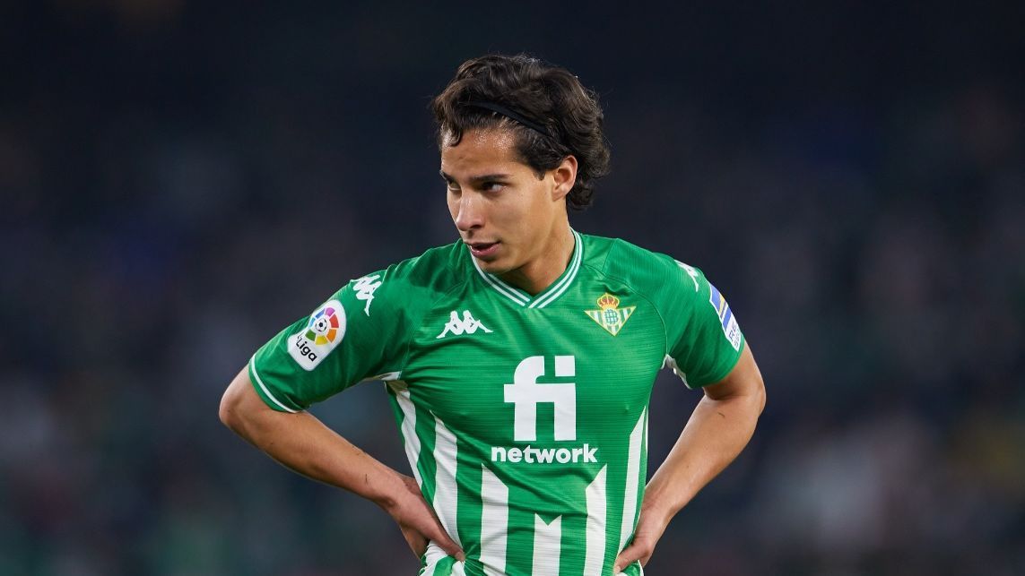 Diego Lainez with a firm proposal to change teams in