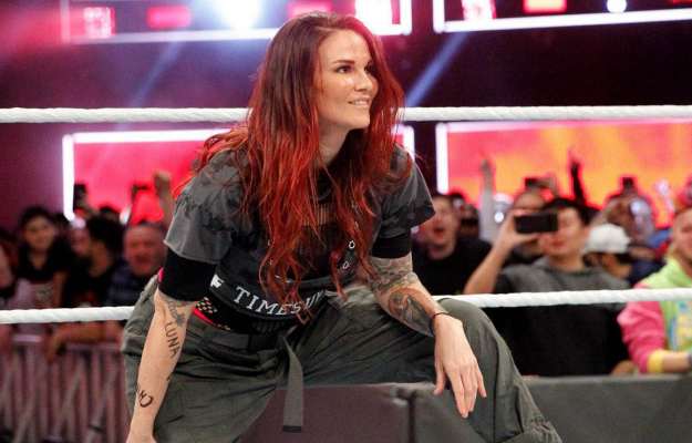 Lita chooses the Champion she will challenge if she wins