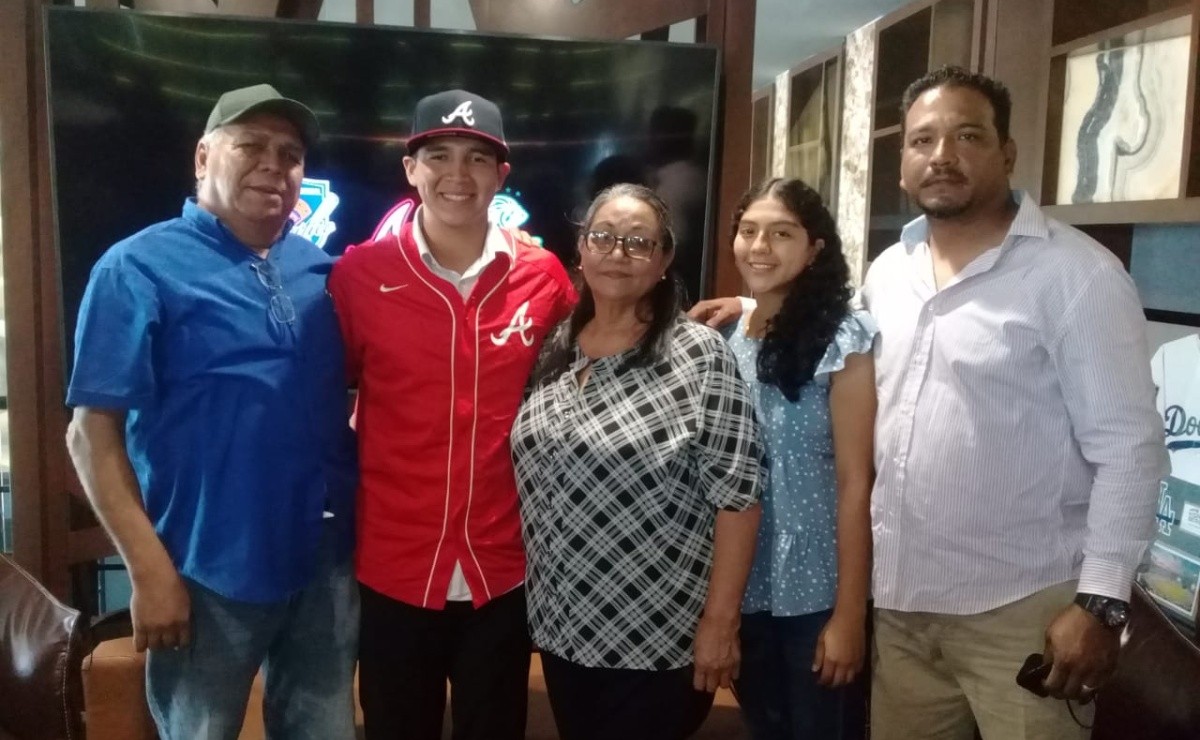 MLB Atlanta Braves signs young Mexican catcher son of former