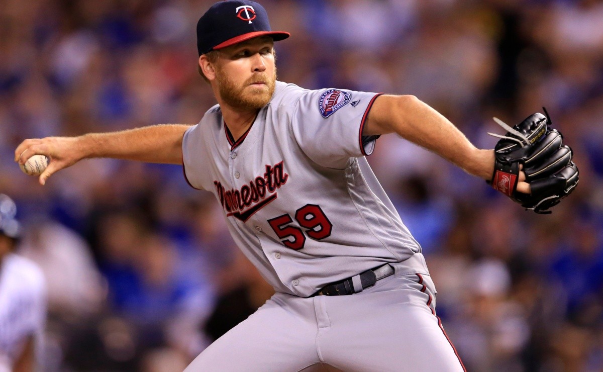MLB Braves sign veteran reliever who hasnt pitched in GL