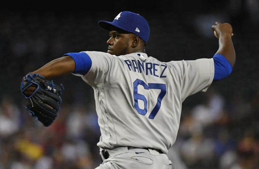 MLB: Dodgers re-sign Dominican pitcher who had been sacrificed by Cole Hamels