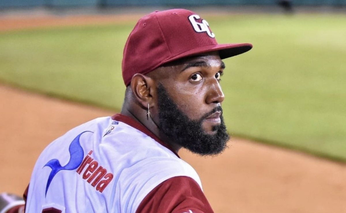 MLB Dominican fans yell deer at Marcell Ozuna in the