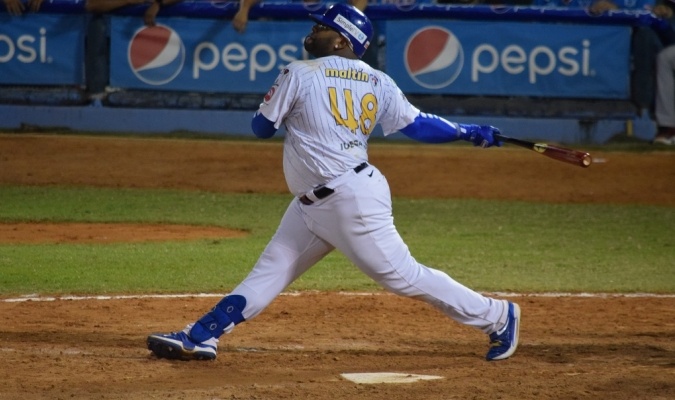Sandoval plays limited and yields with Magallanes