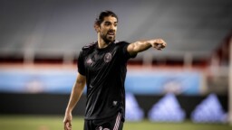 Sources: Pizarro signed with Rayados for one year with a purchase option