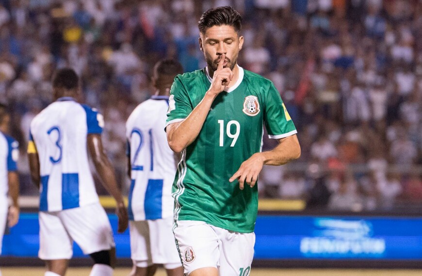 United States and Canada above Mexico: Oribe Peralta abandoned soccer, but before leaving he attacked Mexican soccer players