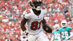 What happened to Antonio Brown?  Former Buccaneers WR faces uphill battle to continue NFL's future