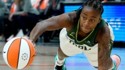 Storm announce new deals for Loyd, Russell