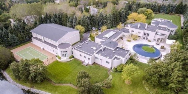 1645677094 Michael Jordans mansion that no one has wanted to buy