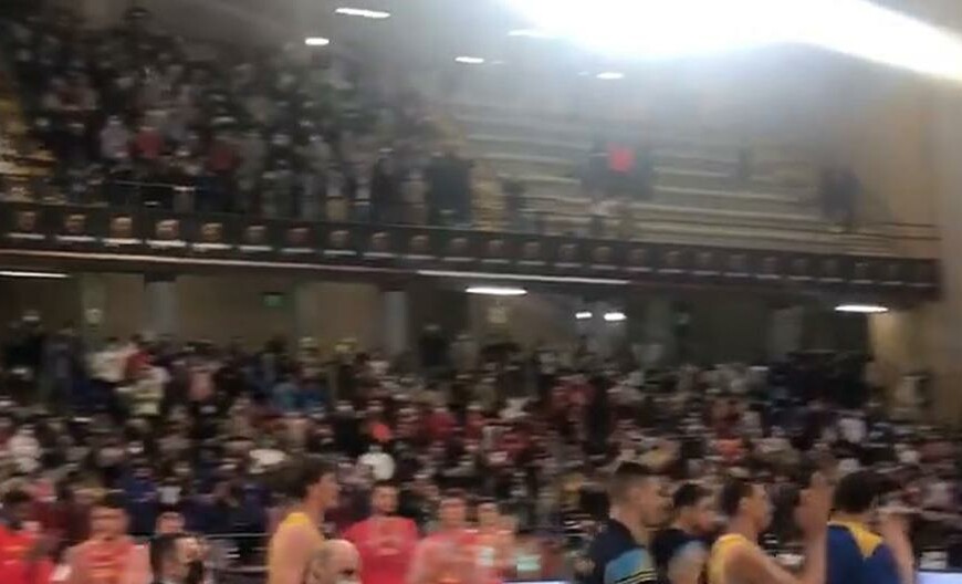 The players burst into tears: the heartbreaking ovation for the Ukrainian basketball team in Spain | VIDEO