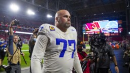 Andrew Whitworth Wins Walter Payton NFL Man of the Year Award