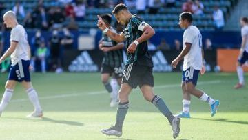 Chicharito scores double in friendly duel with LA