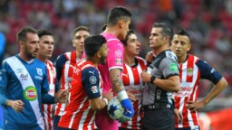 Chivas affected by arbitration, with a goal against and expulsion of Alexis Vega, according to Ramos Rizo