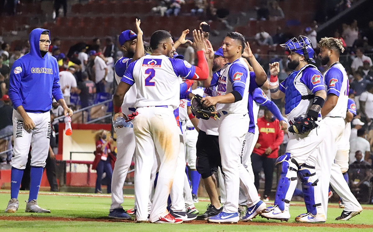 Dominican loses to Colombia and both tie for first place
