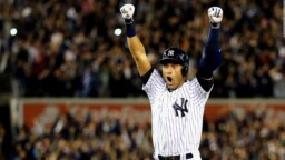 How much Derek Jeter earns and how much is his fortune calculated?
