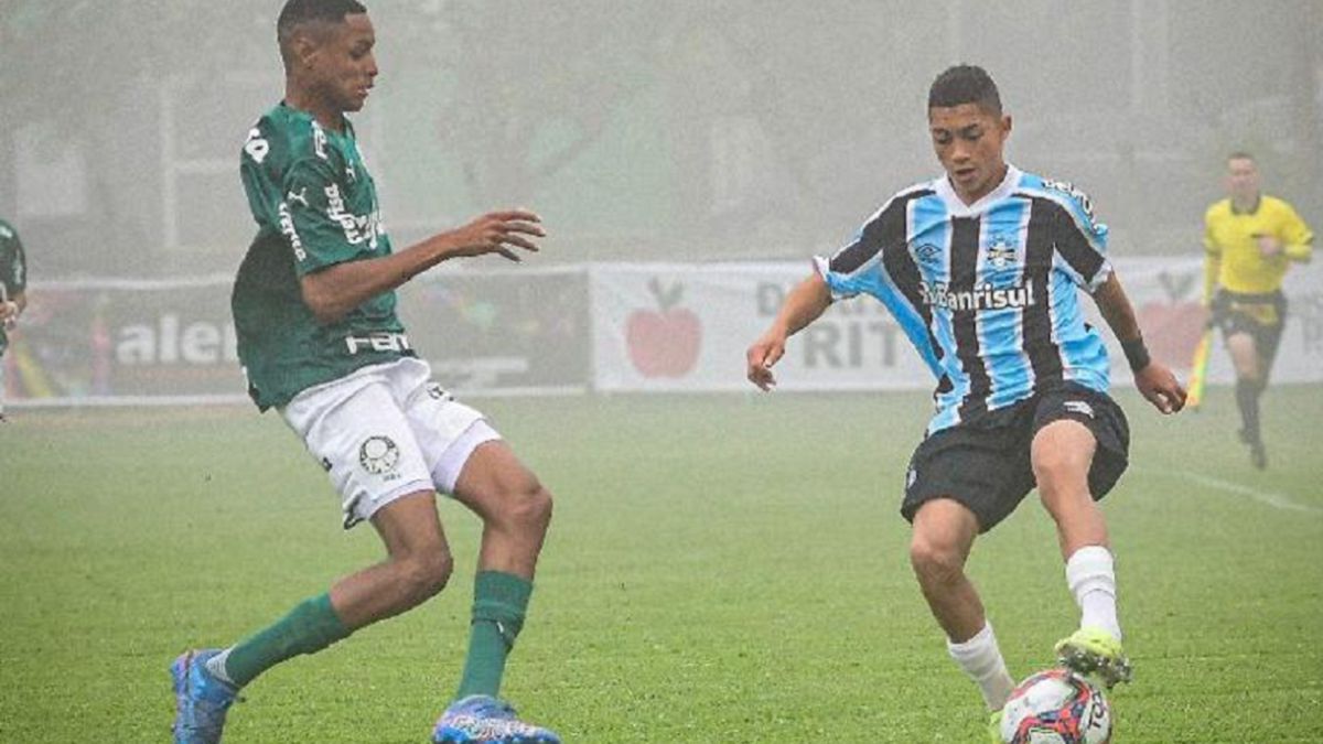Laporta looks at Breno Melo the new promise of Gremio