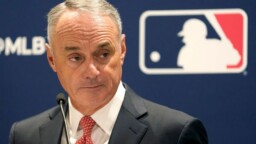 MLB will make offer to players on Saturday; keeps call for training