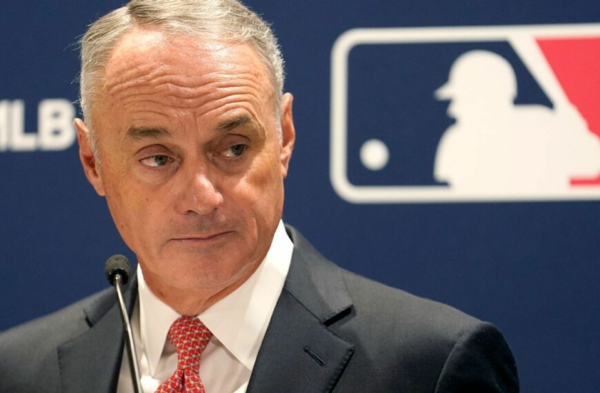 MLB will make offer to players on Saturday; keeps call for training