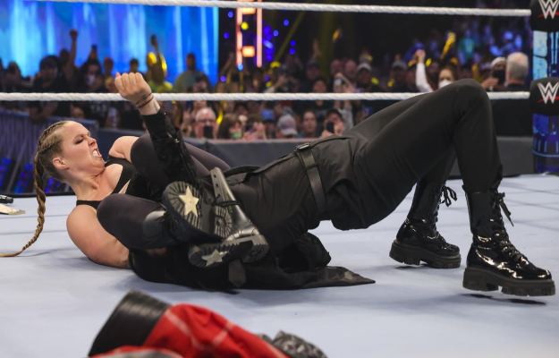 Mark Henry Says WWE Should Penalize Ronda Rousey