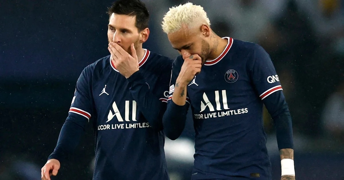 Neymars gesture with Lionel Messi in the locker room after