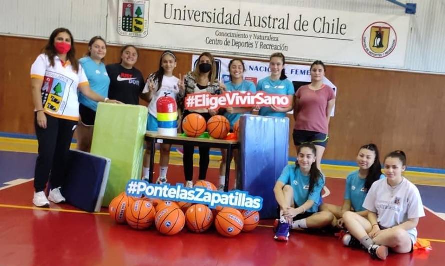 UACh womens basketball club received sports implementation Diario Futrono