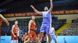 Uruguay 76 - Chile 67: La Celeste returned to victory and was the only escort in group B