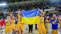 "Without spirit", the Ukrainian basketball team was forced to play and the Spanish public applauded him at the end