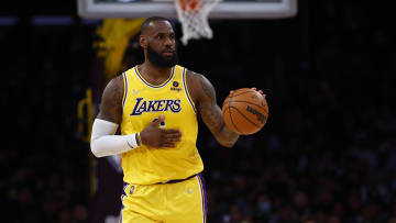 LeBron James fails to find the way to improve the Lakers' game