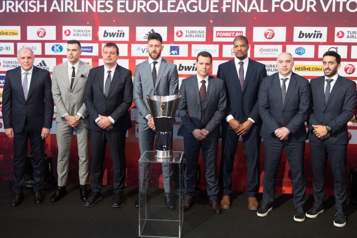 Obradovic, the one on the far left, and Campazzo, the last one on the right, present at the announcement of the 2019 Euroleague final phase. Photo. EFE / David Aguilar.