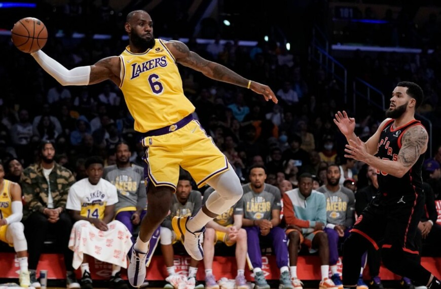 Lakers, despite defeat against Raptors: “We keep fighting”