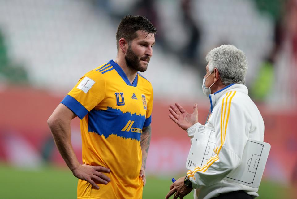 Ferretti gives directions to Gignac during the match against Palmeiras at the 2020 Club World Cup. (REUTERS/Mohammed Dabbous)