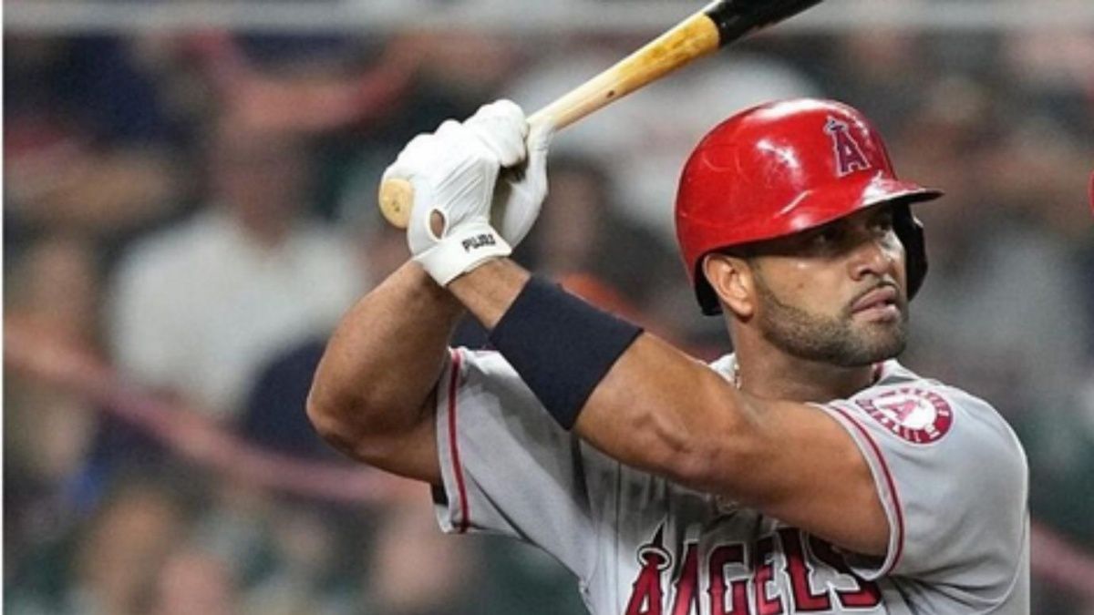 Albert Pujols goes crazy and gives his wife this beast