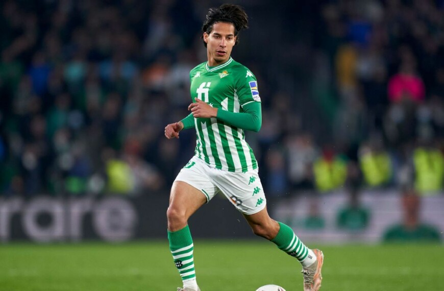 Diego Lainez is annoyed by the lack of minutes at Real Betis