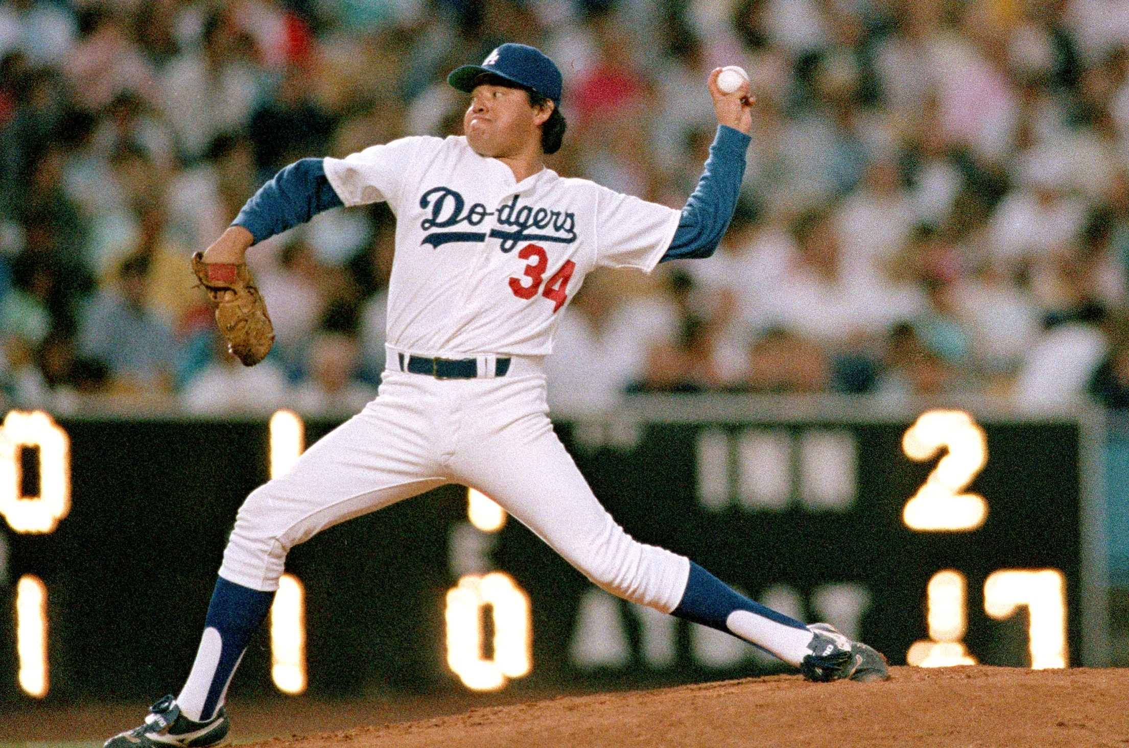 Dodgers How much did Fernando Valenzuela earn in his MLB