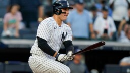 Source: Rizzo agrees to 2 seasons with Yankees