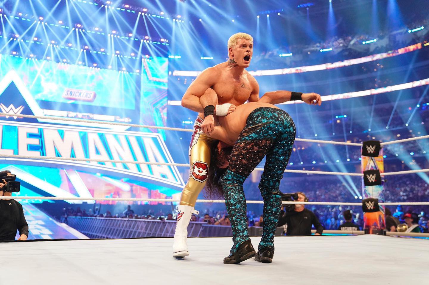 Cody Rhodes wrestling Seth Rollins at WrestleMania 38