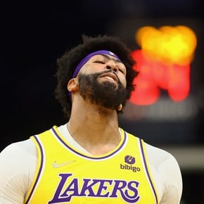 Los Angeles Lakers: seventh loss in a row and out of the playoffs