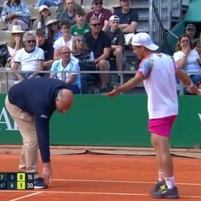 He got angry!  Schwartzman experienced a strong argument with an umpire