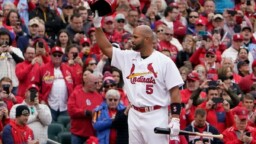 Albert Pujols hits a home run and is getting closer to 700 in MLB