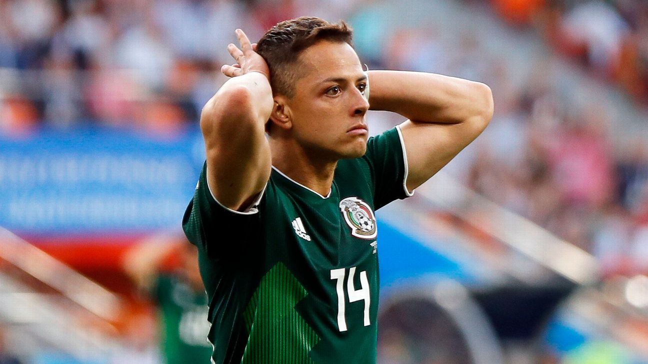 Chicharito From owner of the National Team to stinker of