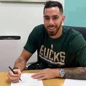Milwaukee announced the signing of Luca Vildoza