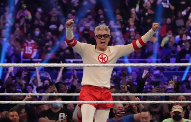 Johnny Knoxville would like to fight in WWE again