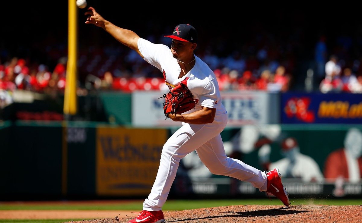 MLB Cardinals closer throws 102 MPH without throwing everything and