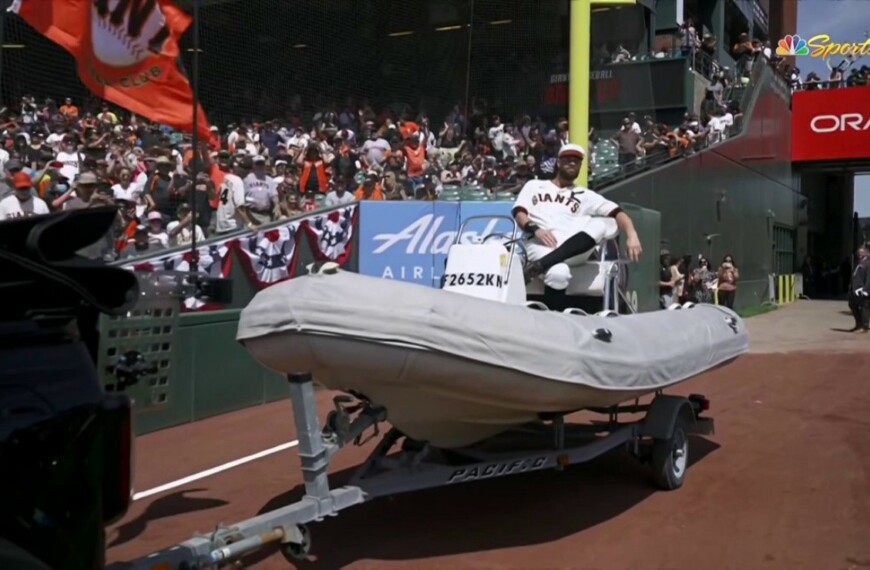 MLB: The ‘captain’ Brandon Belt, of Giants, appeared at Opening Day in a boat and makes the first pitch