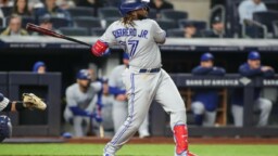 MLB: Vladdy Guerrero Jr. homered, took a puncture in the hand and then returned to homer two more times