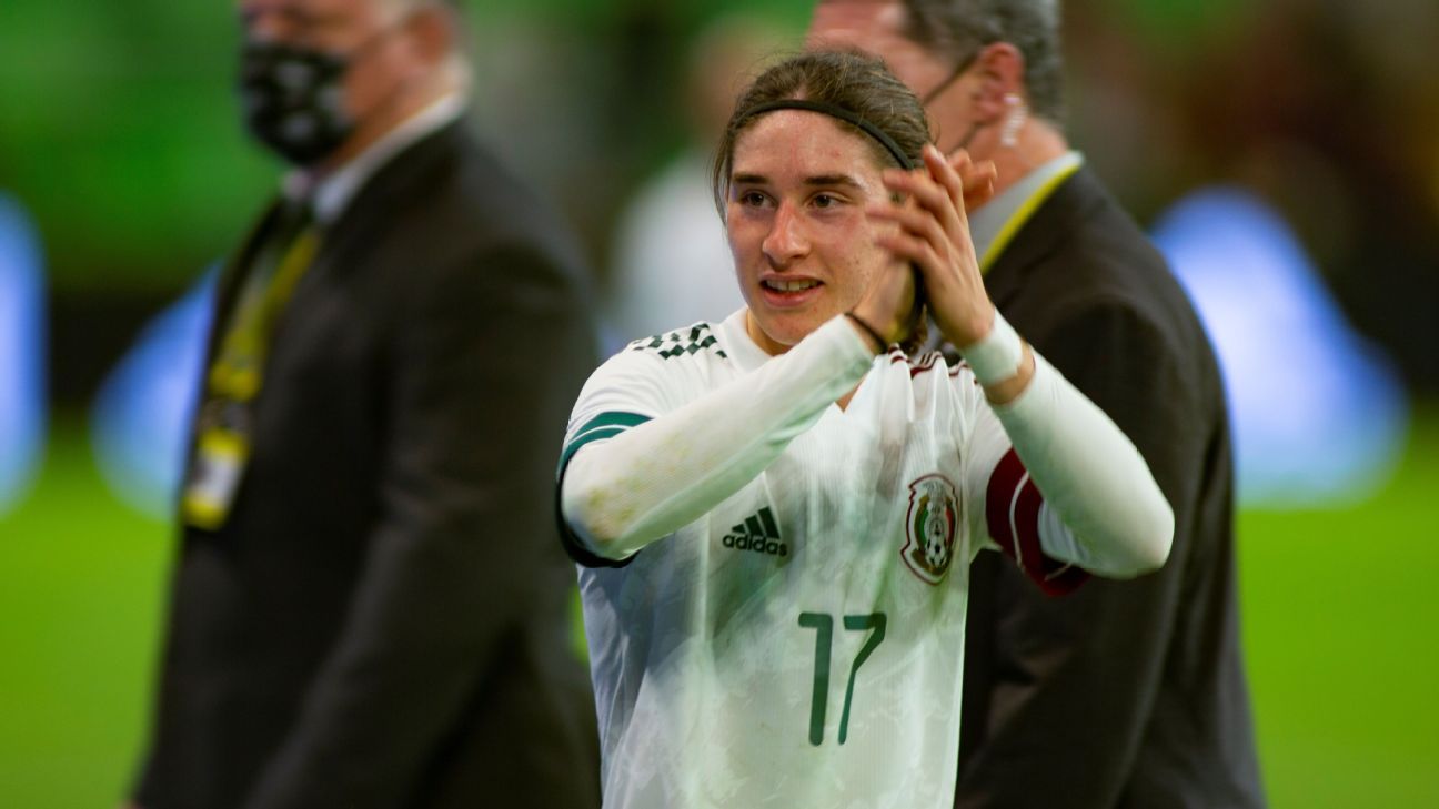 Mexican National Team Tata Martino analyzes bringing young people to