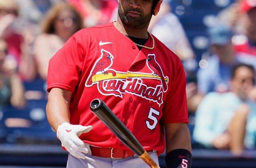 Pujols debuts with Cardinals; his wife comes out of surgery
