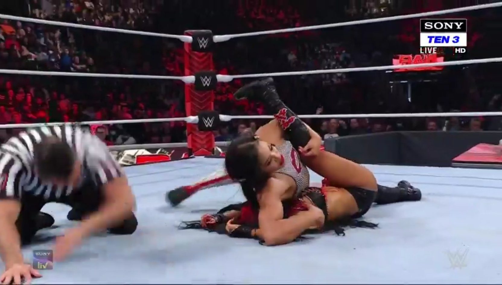 Raw Sonya Deville attacks Bianca Belair Superfights