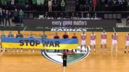 Serbian basketball team booed for not displaying Ukrainian flag