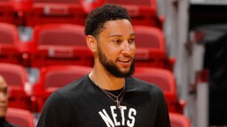 Simmons, cleared to have contact