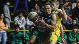 This Thursday two games are played for the play-in of the Uruguayan Basketball League